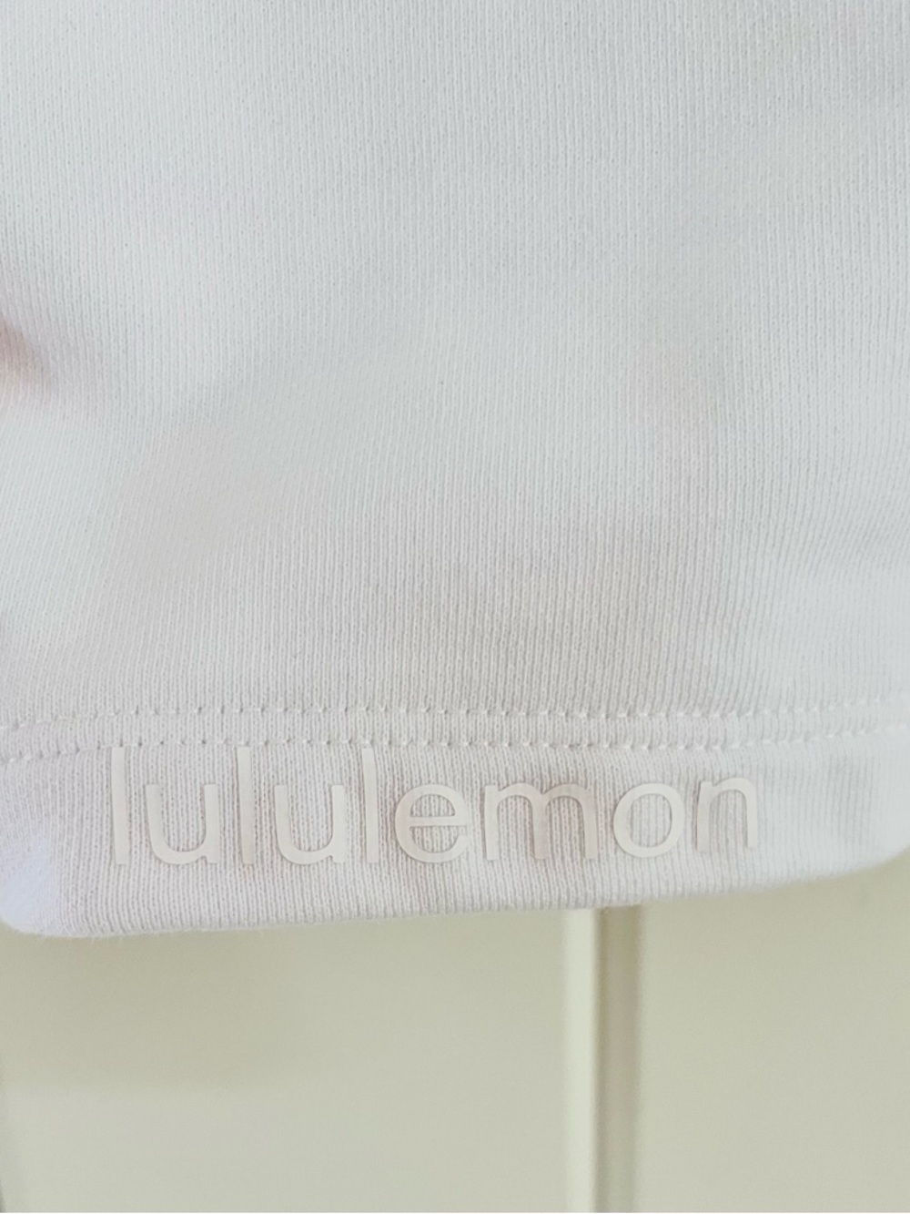 Lululemon White Perfectly Oversized Crew, Sz M (P2P 24) - Picture 4 of 4